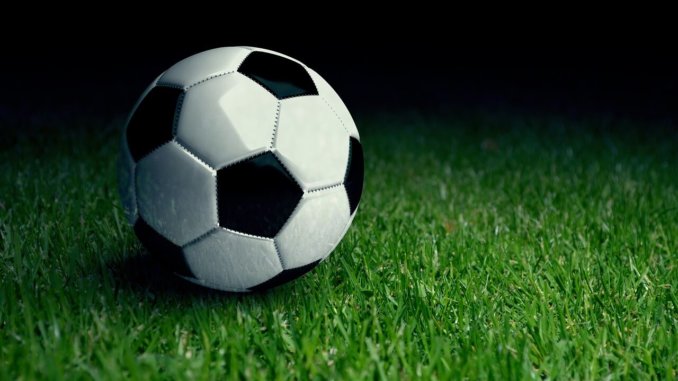 Fußball auf dem Rasen